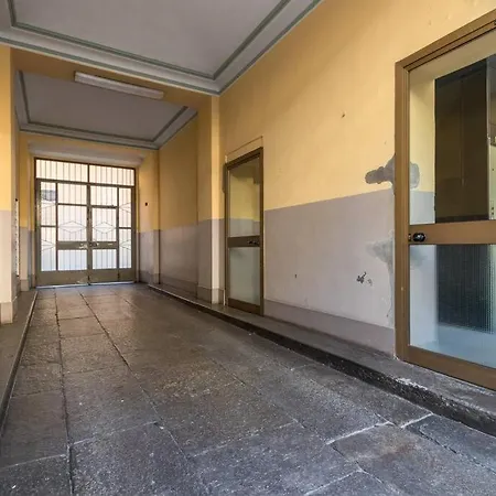Lägenhet Casa Ines Di Fronte Al Valentino *